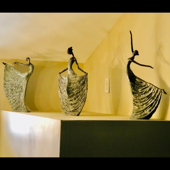 The Full Set of 3 Dancers Decorative Figurines - Picture 5 of 16